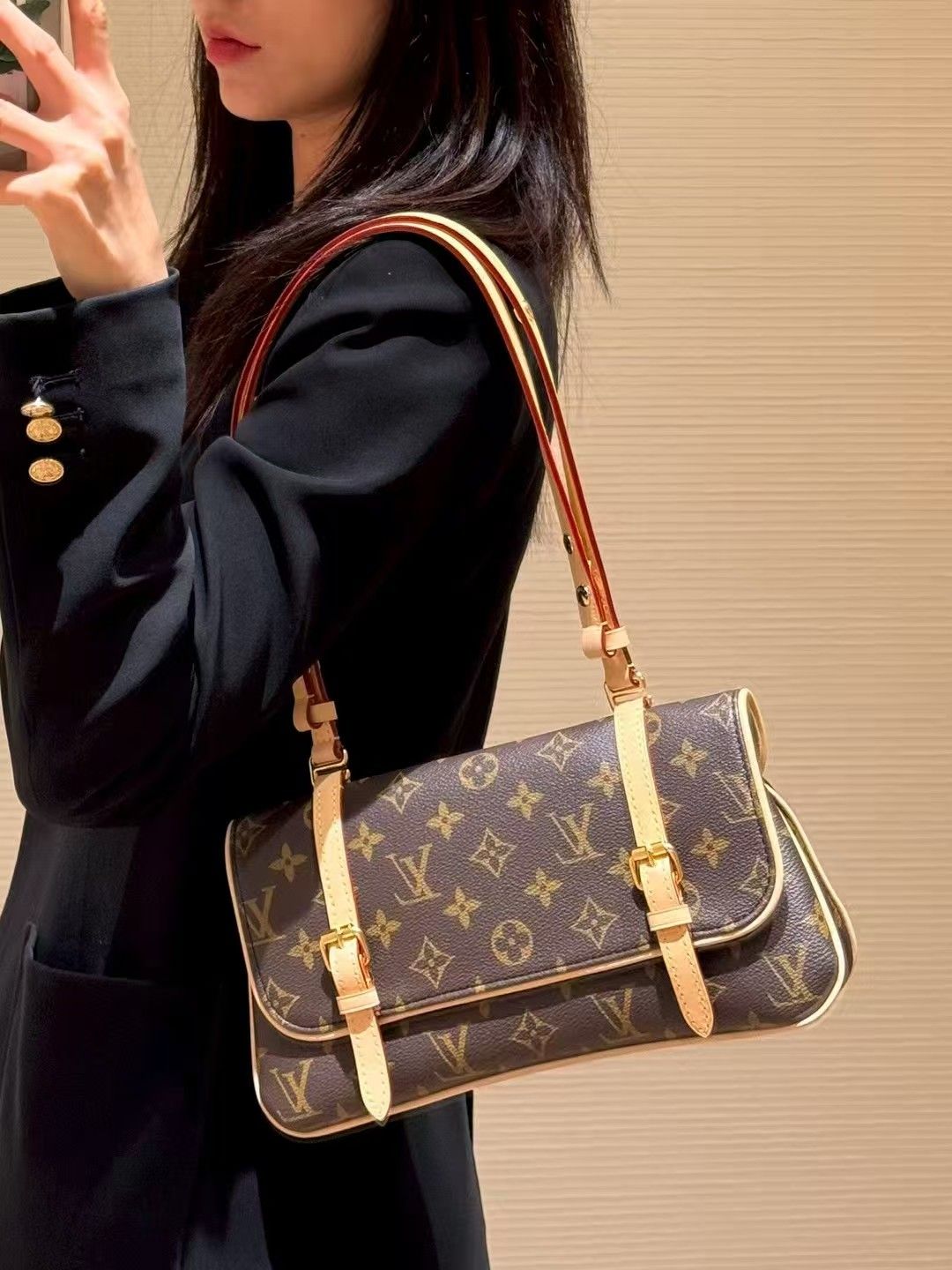 Classic Monogram Double Drawstring Vintage-Inspired Bag | Elegant Longline Silhouette Figure-Flattering 图 5