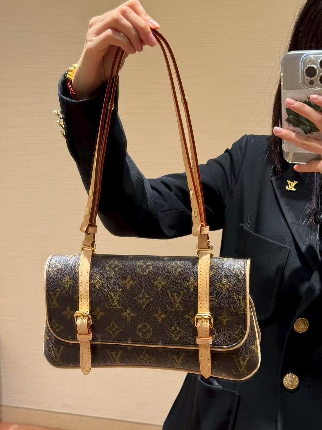 Classic Monogram Double Drawstring Vintage-Inspired Bag | Elegant Longline Silhouette Figure-Flattering 图 3