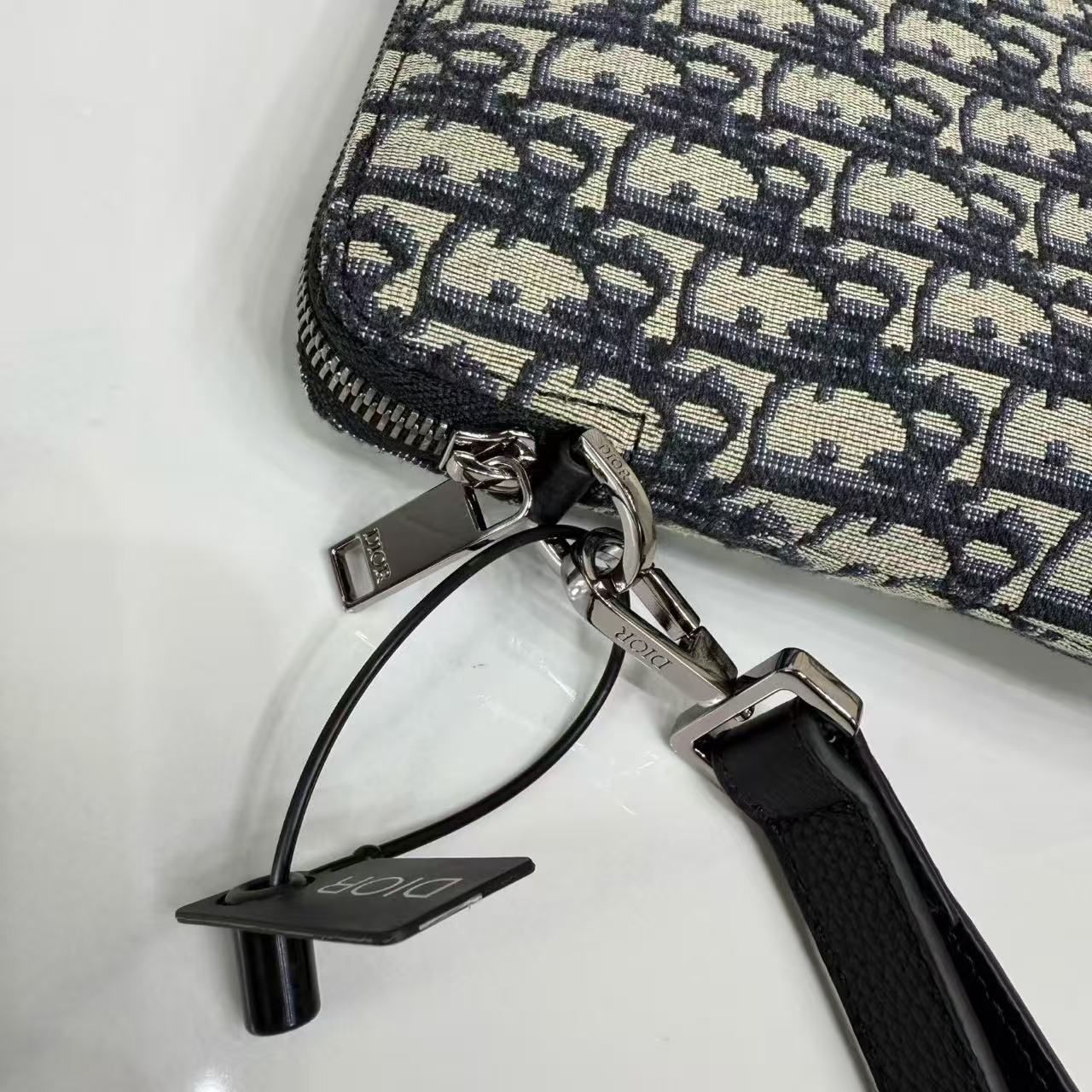 Dior Oblique Jacquard Clutch Bag, Kantong Ritsleting Bisnis Kapasitas Besar dengan Tali Pergelangan Tangan 图 6