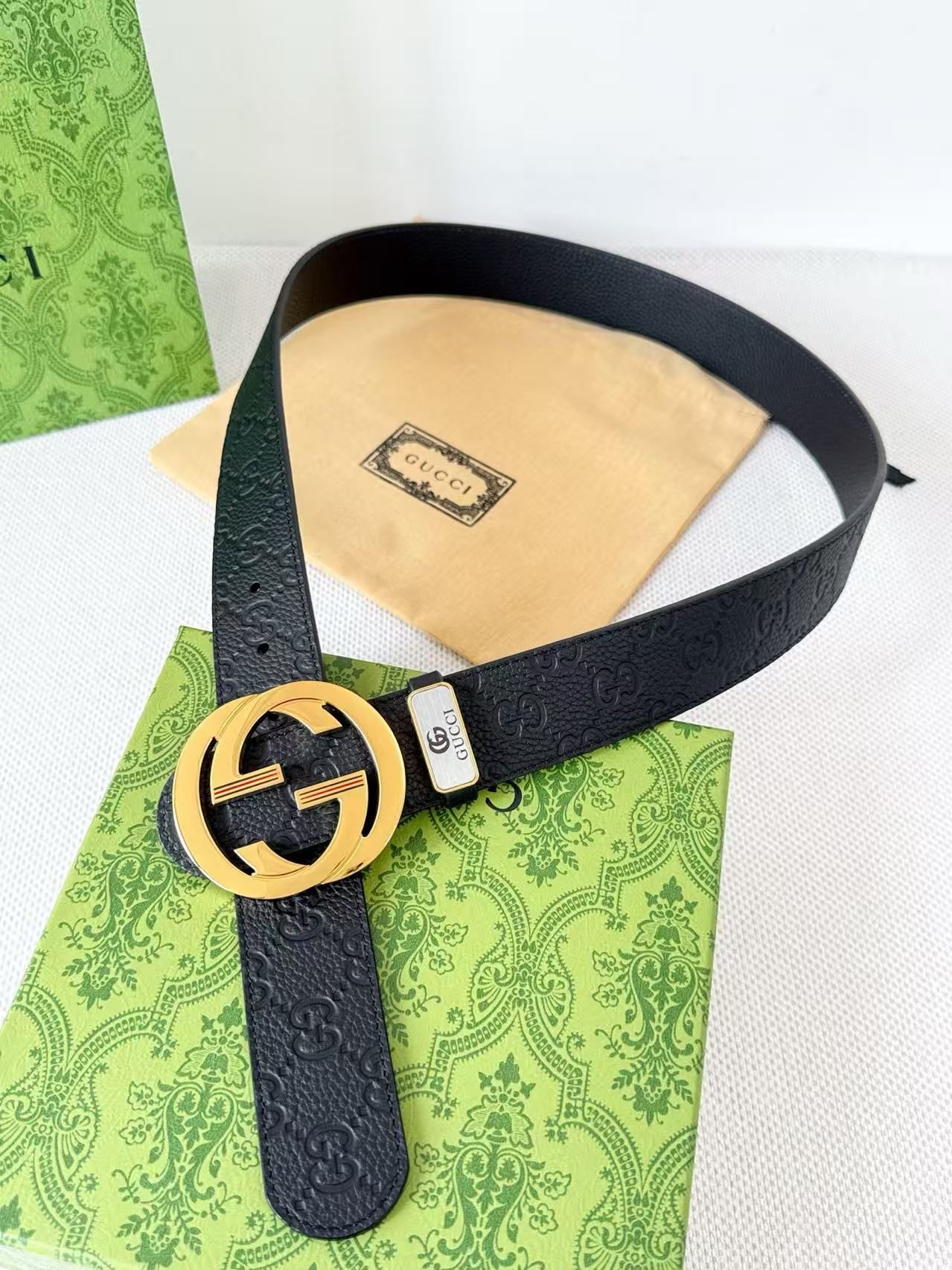 Gucci Men Belt, Black GG Embossed Leather, Gold Interlocking G Buckle dengan Web Stripe, Tali Pinggang Bisnis 图 3