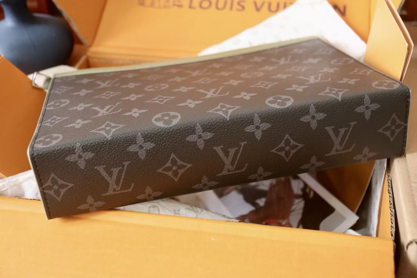 Louis Vuitton Monogram Clutch Bag, Light Green Leather Trim, Large Capacity Business Zipper Pouch 图 5