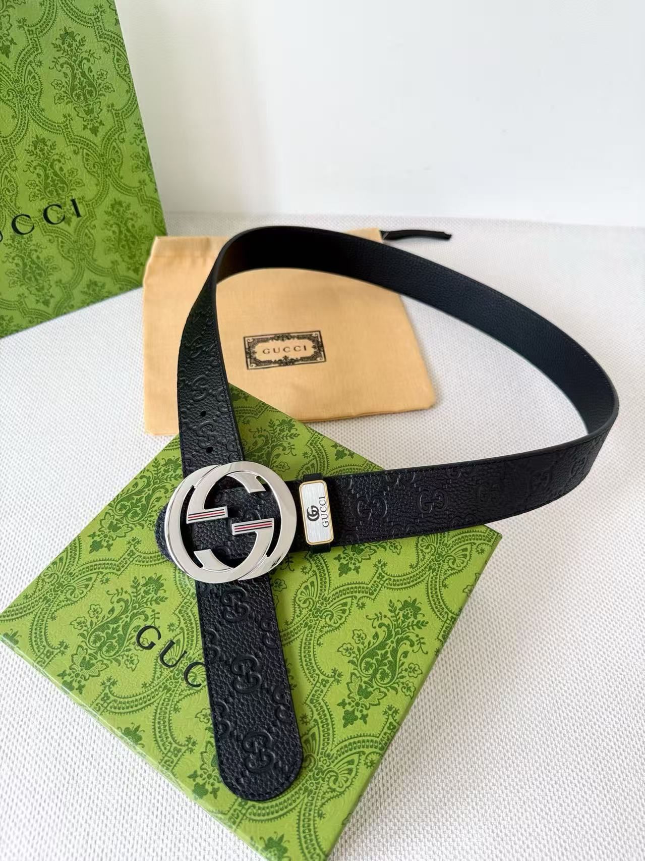 Gucci Men Belt, Black GG Embossed Leather, Gold Interlocking G Buckle dengan Web Stripe, Tali Pinggang Bisnis 图 4