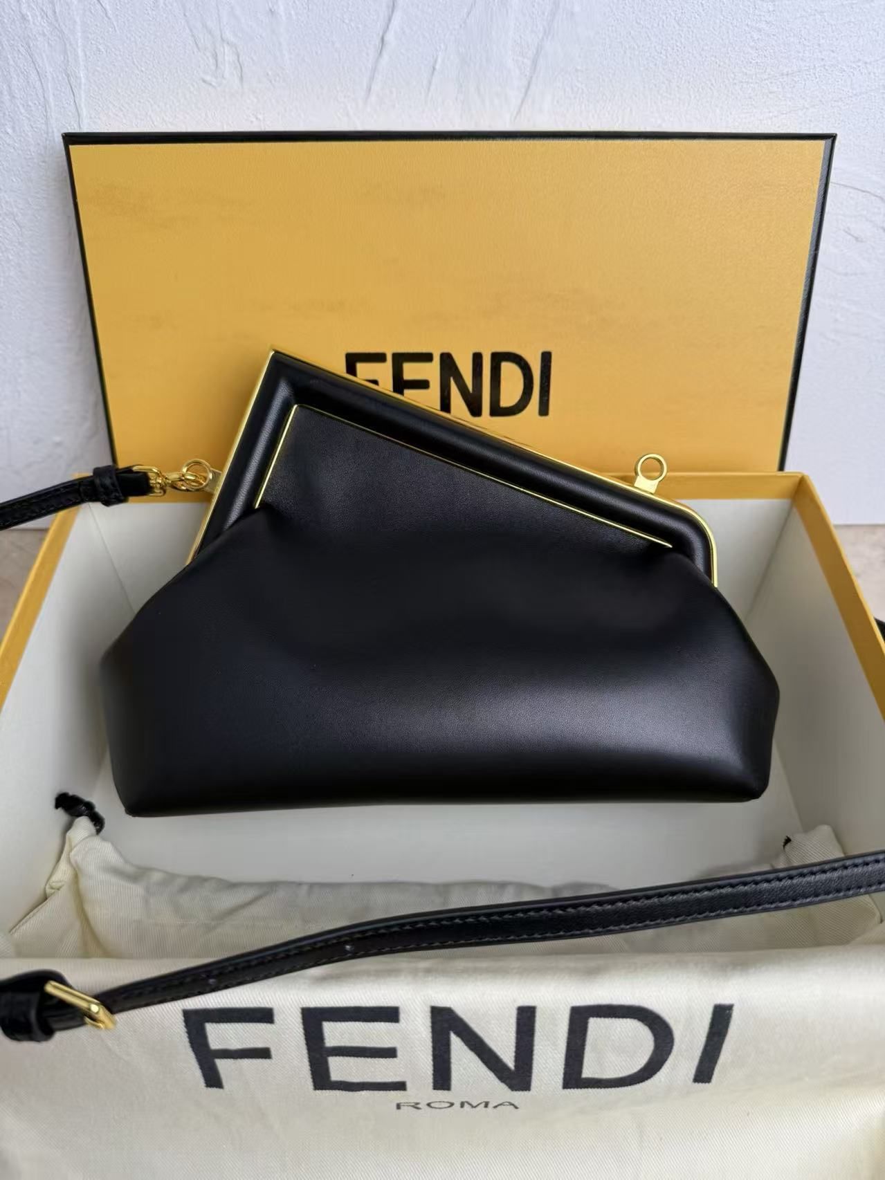 F First Small Soft Leather Clutch Bag, Iconic F Metal Lock, Nappa Leather Crossbody Bag for Women, Removable Shoulder Strap 图 6
