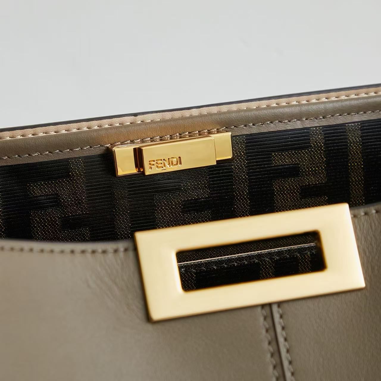 Tuba  Peekaboo Tas tangan yang ditingkatkan Lapisan pertama kulit sapi  42cm Tas jinjing berkapasitas tinggi Tas komuter strapless metal gesper klasik wanita 图 7