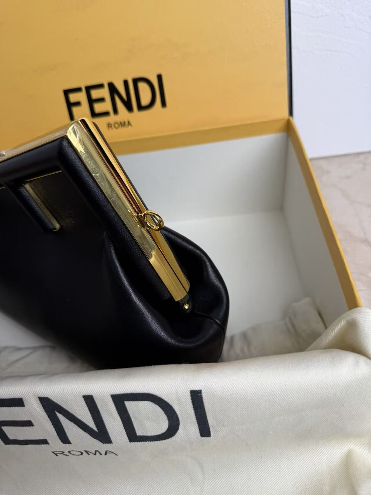 F First Small Soft Leather Clutch Bag, Iconic F Metal Lock, Nappa Leather Crossbody Bag for Women, Removable Shoulder Strap 图 8