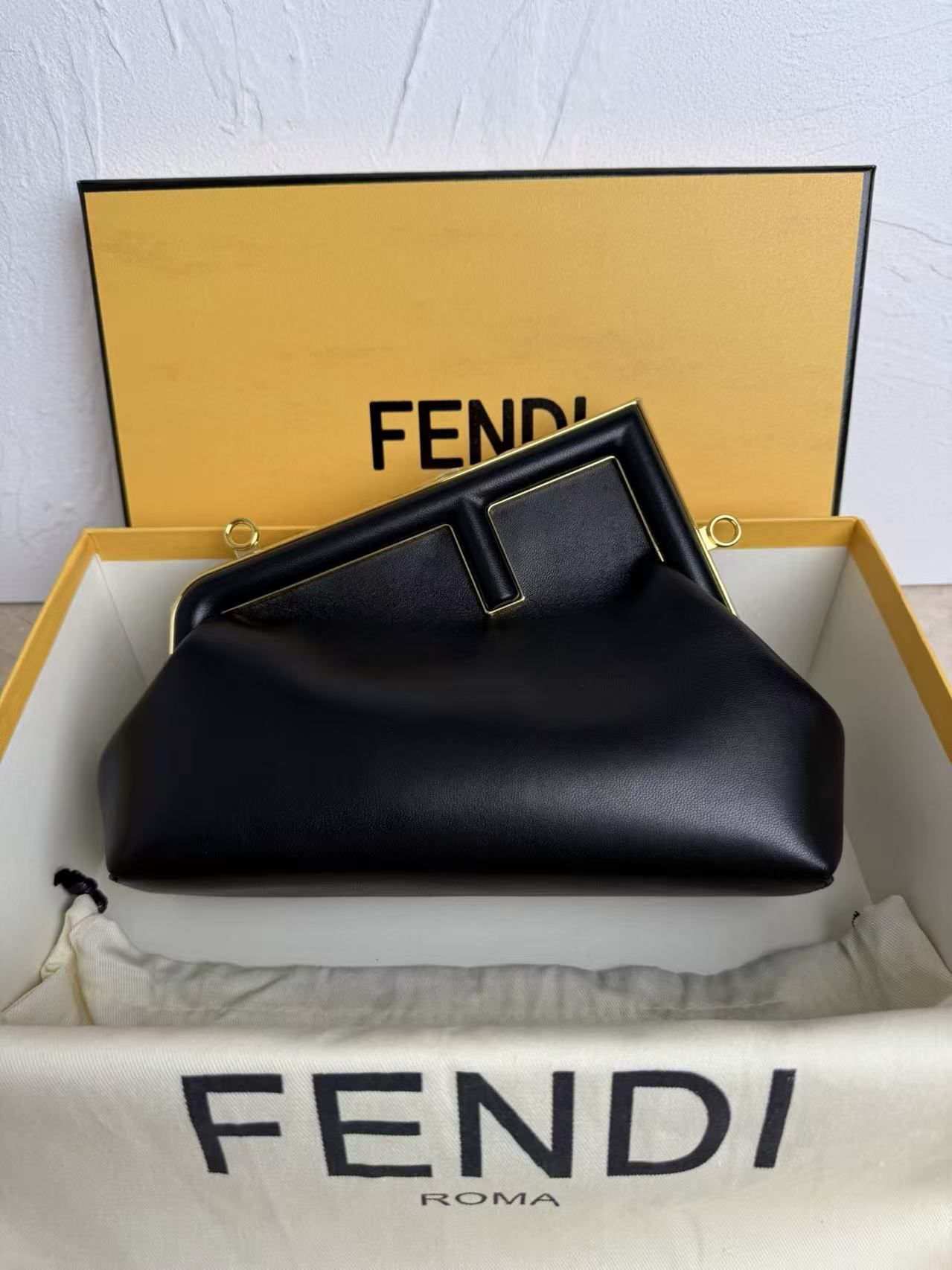F First Small Soft Leather Clutch Bag, Iconic F Metal Lock, Nappa Leather Crossbody Bag for Women, Removable Shoulder Strap 图 5