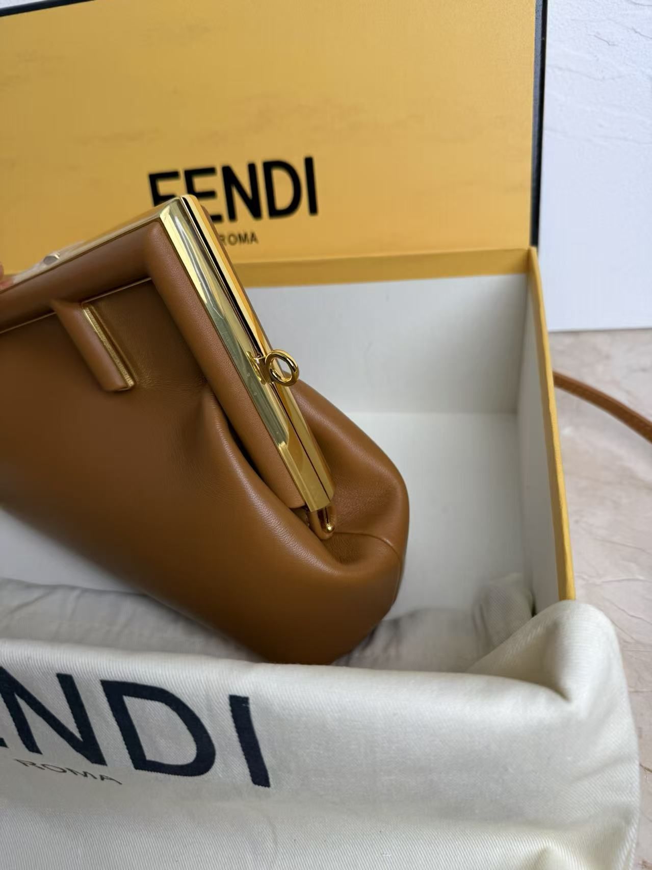 F First Small Soft Leather Clutch Bag, Iconic F Metal Lock, Nappa Leather Crossbody Bag for Women, Removable Shoulder Strap 图 3
