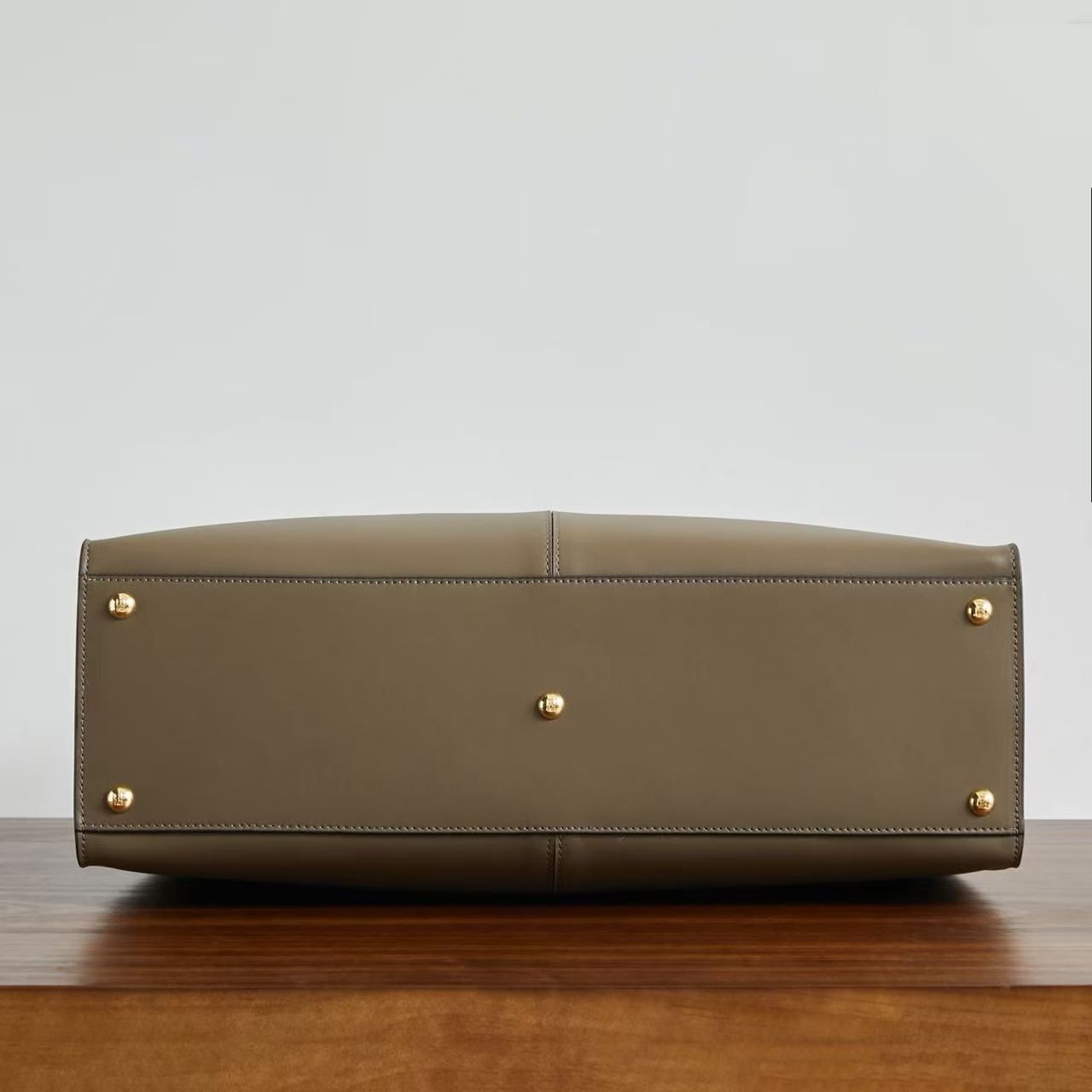 Tuba  Peekaboo Tas tangan yang ditingkatkan Lapisan pertama kulit sapi  42cm Tas jinjing berkapasitas tinggi Tas komuter strapless metal gesper klasik wanita 图 6
