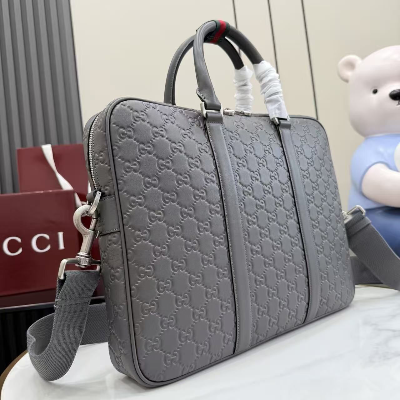Gucci Grey GG Embossed Briefcase, Men Handheld Business Laptop Bag 图 2
