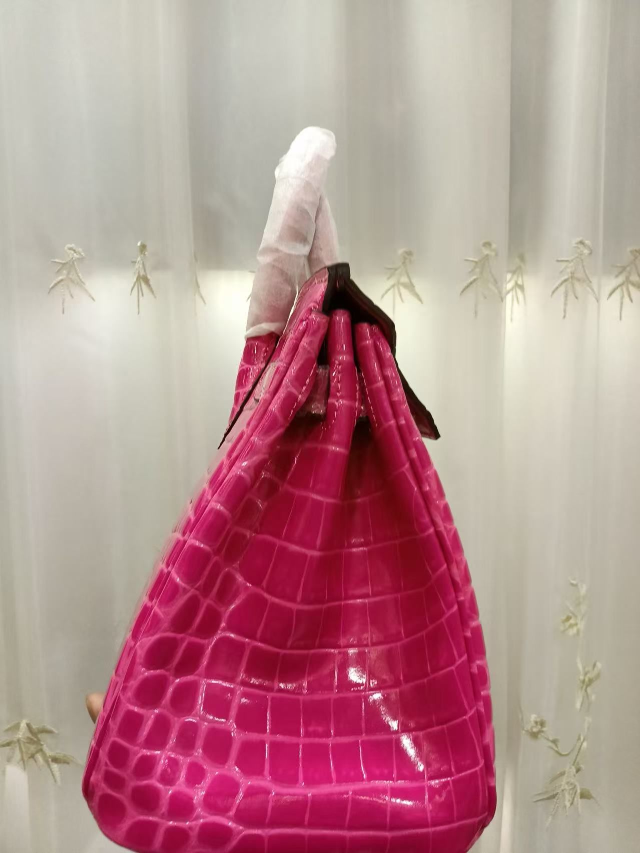 30cm Rose Red Crocodile Pattern Stylized Handbag Top Cowhide Light Luxury Ladies Handbag 图 3