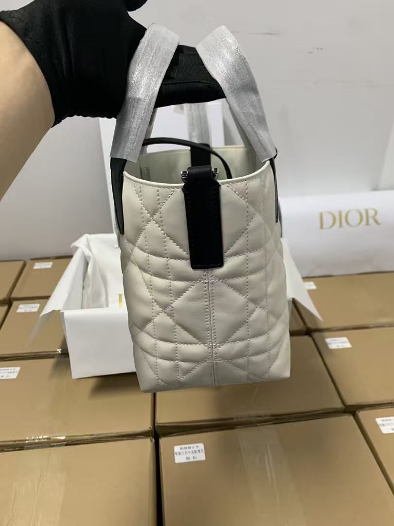 Dior Toujours rattan tote bag in beige white and black cowhide handbag with matching pouch 图 7