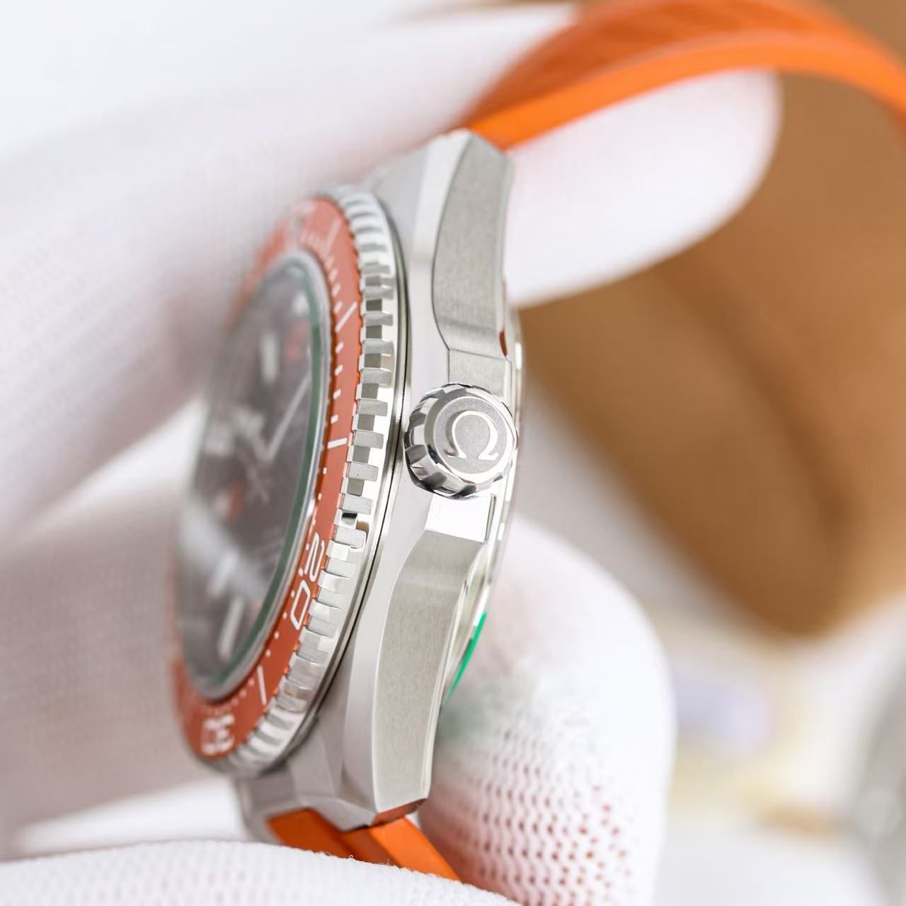 Omega Seamaster Ocean Universe 600m Automatic for Men Orange Rubber Band Dive Watch 图 6