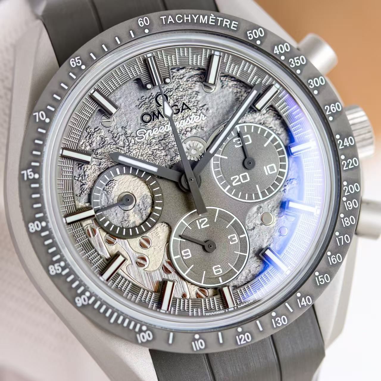 Omega Speedmaster Lunar Meteorite Disc Men's Automatic Chronograph Grey Rubber Band Speedometer Watch 图 4