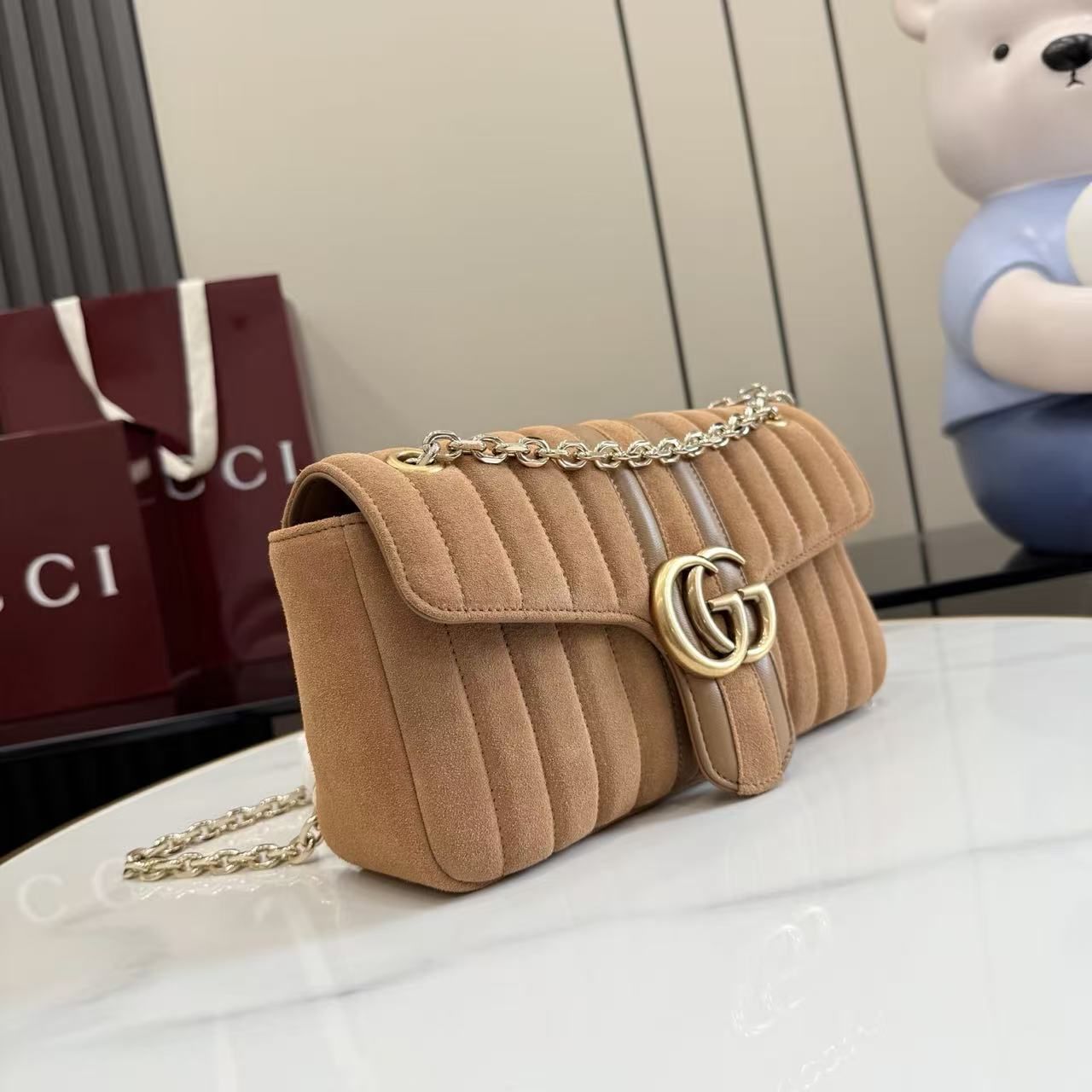 Gucci Spot Womens Suede Chain Bag 2026 New Shoulder Crossbody Bag, Dark Brown & Light Camel Bicolor 图 4