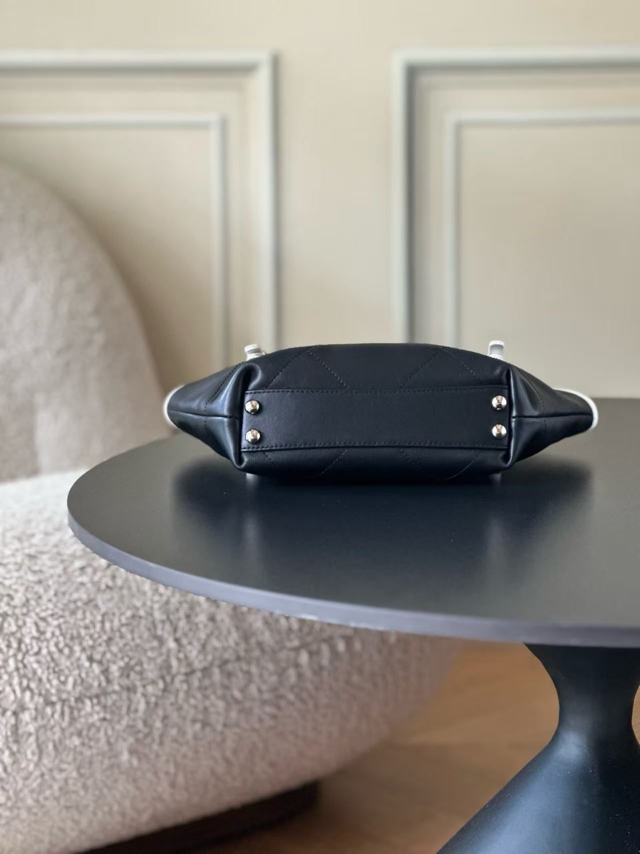 Chanel > Balsamic wavy rhombus tote with adjustable leather chain strap 图 4