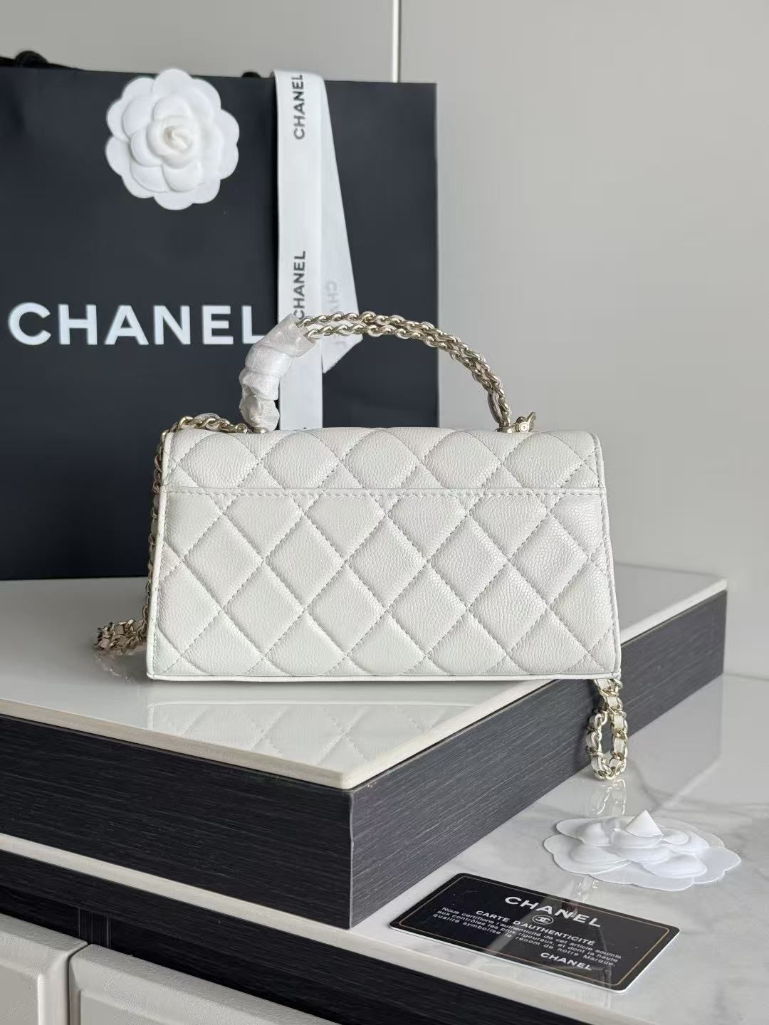 Chanel Rhombus Twist Handle Chain Bag, 5 Colors Available (Black/Baby Blue/Milk White/Milk Tea Rice/Sakura Pink) 图 7