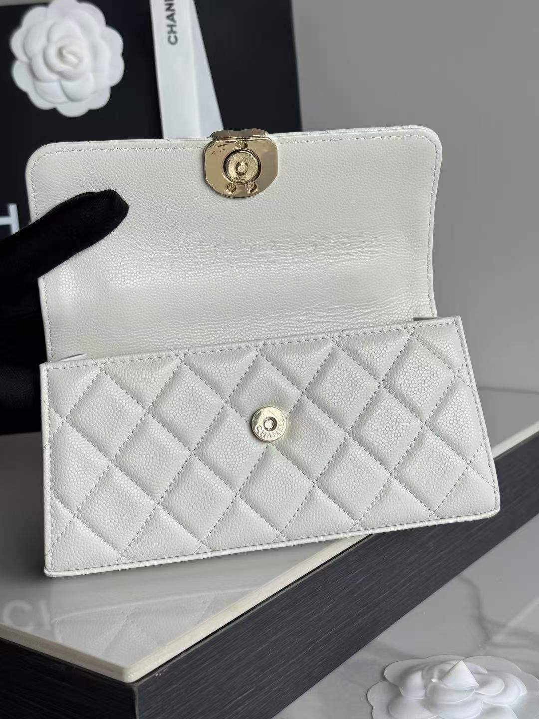 Chanel Rhombus Twist Handle Chain Bag, 5 Colors Available (Black/Baby Blue/Milk White/Milk Tea Rice/Sakura Pink) 图 11