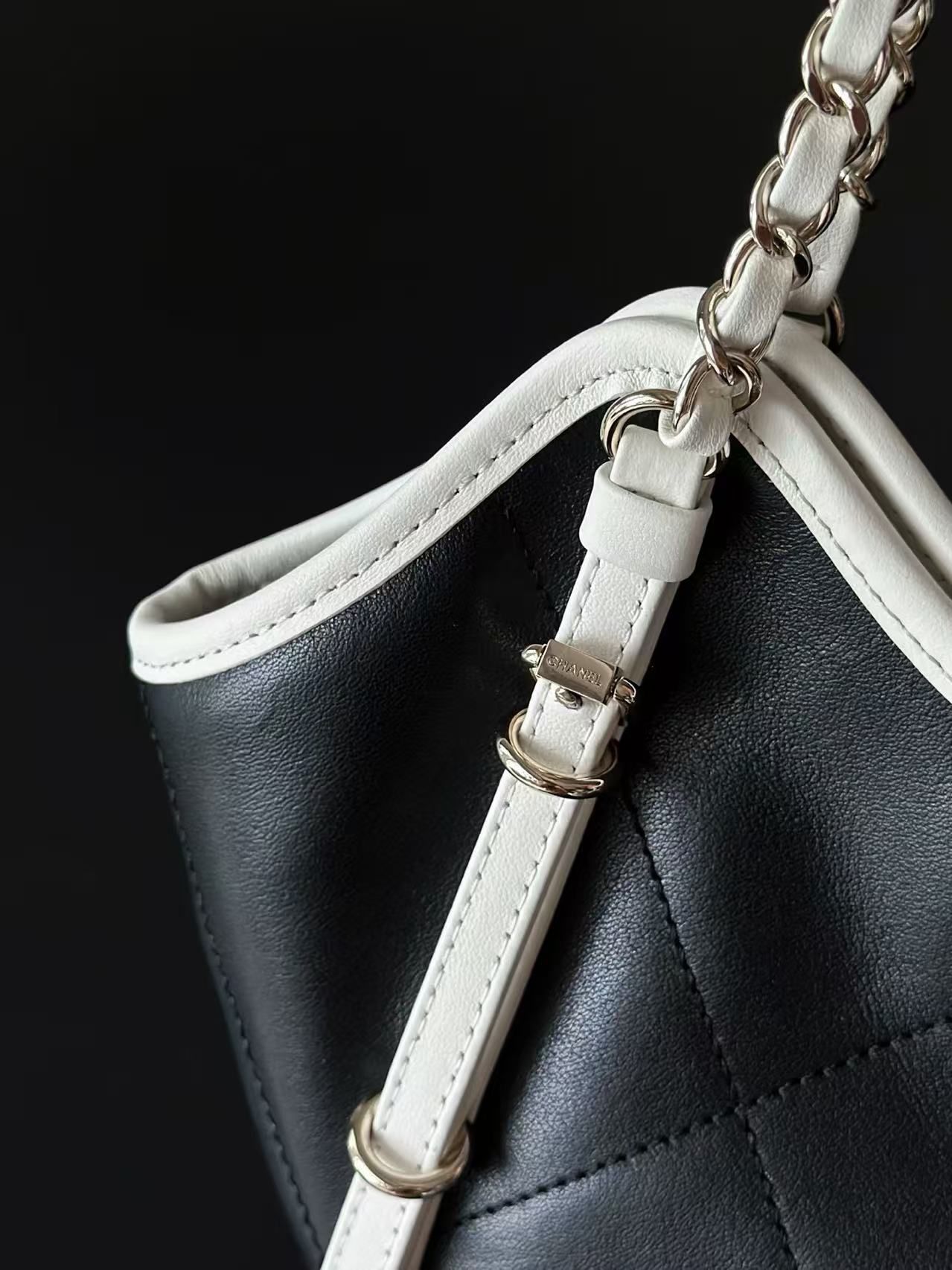 Chanel > Balsamic wavy rhombus tote with adjustable leather chain strap 图 8