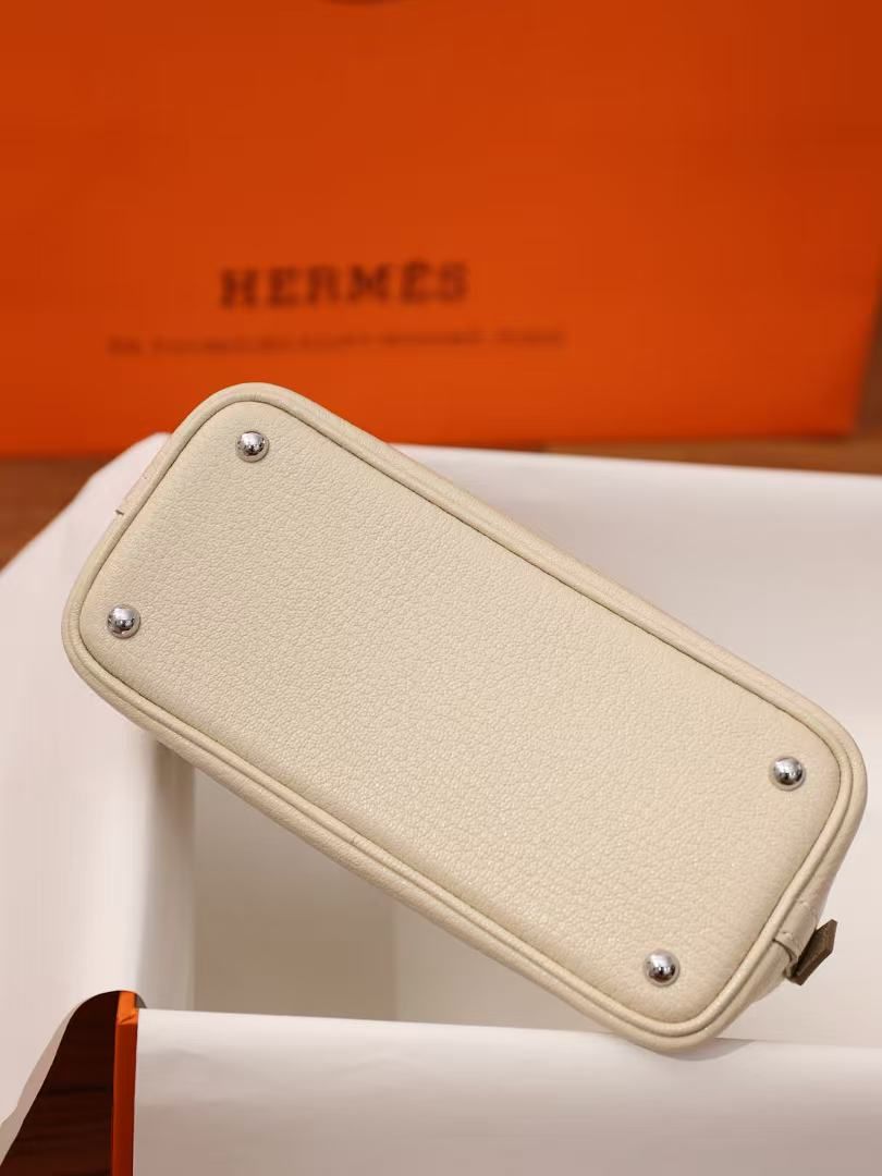 Hermès Lightweight Simple Metal Circle Earrings Elegant Commuter Versatile Earrings 图 6