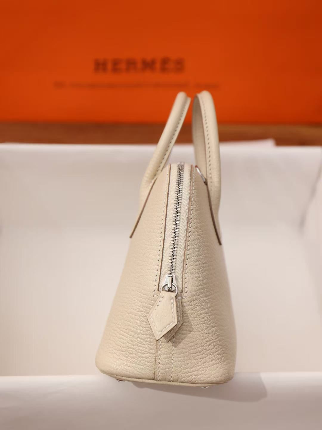 Hermès Lightweight Simple Metal Circle Earrings Elegant Commuter Versatile Earrings 图 4