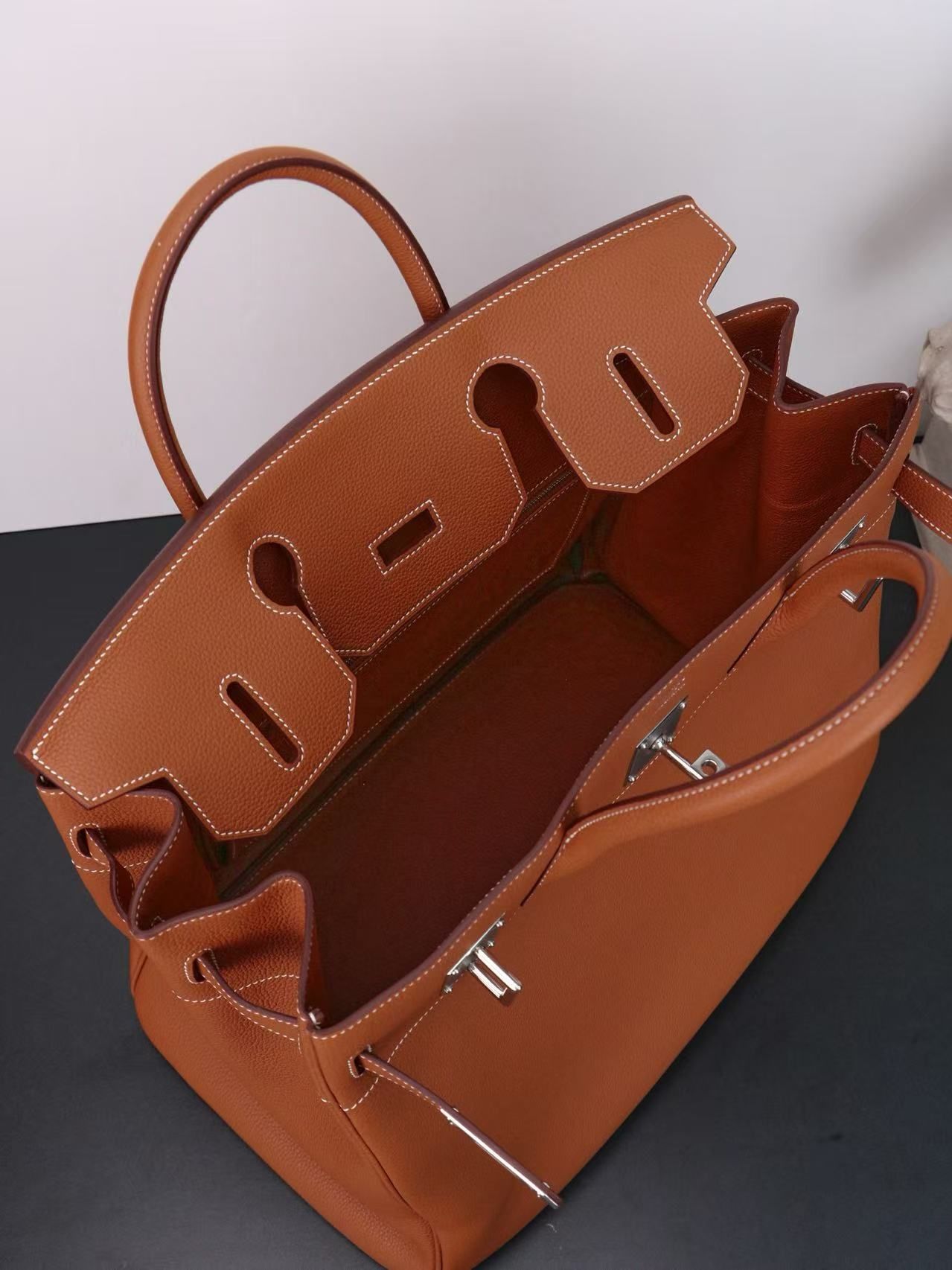Hermès Platinum Style Lychee Pattern Handbag, Large Capacity Commuter Bag, Black/Elephant Grey/Caramel Brown 图 7