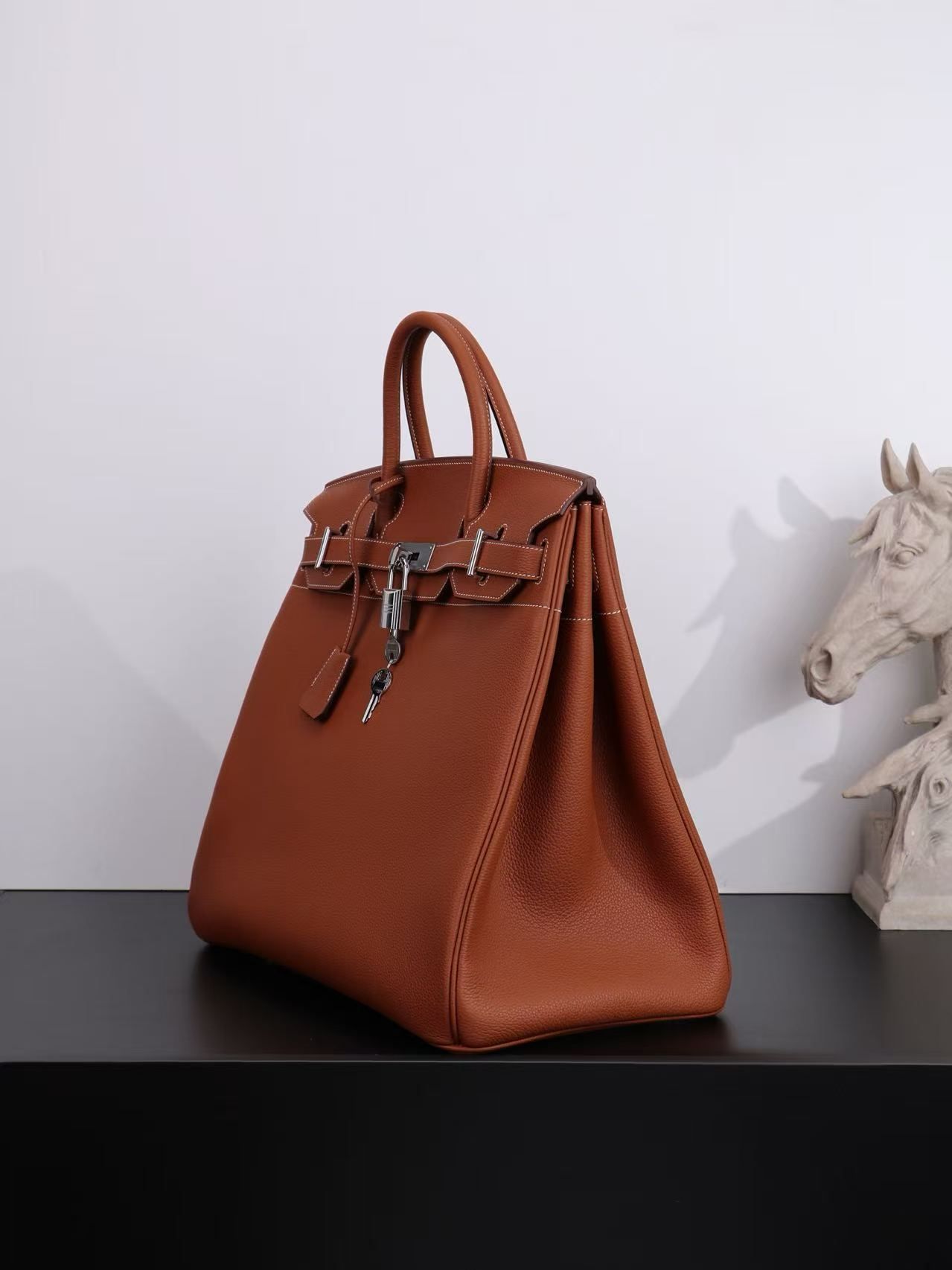 Hermès Platinum Style Lychee Pattern Handbag, Large Capacity Commuter Bag, Black/Elephant Grey/Caramel Brown 图 3
