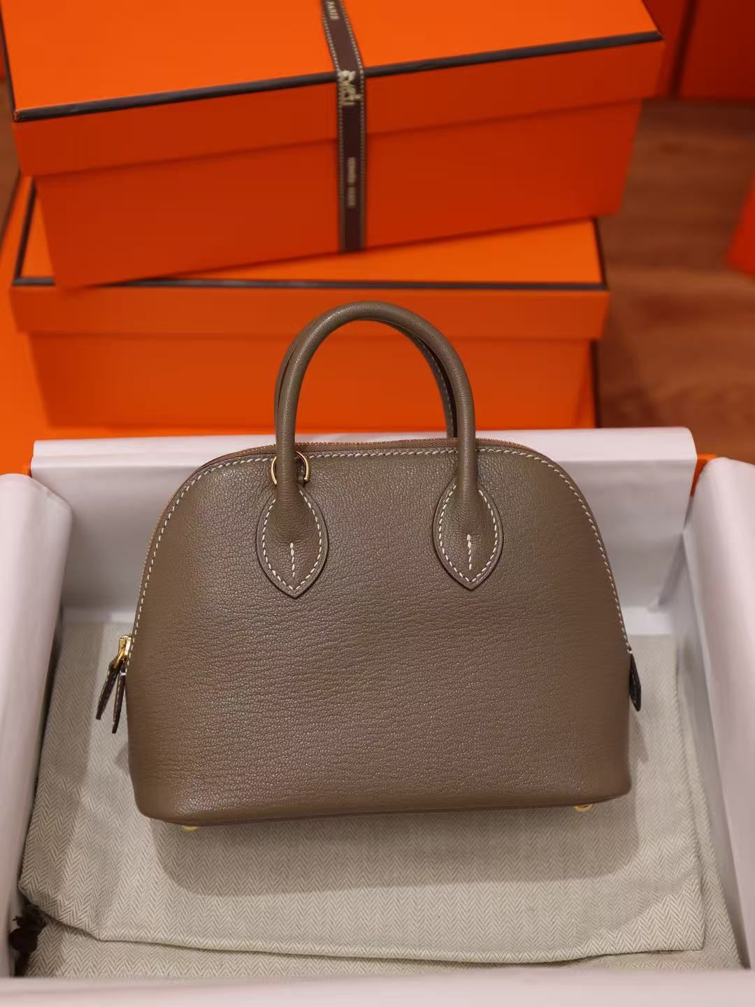 Hermès Title: Elephant Grey Mini Seashell with Lychee Pattern Handbag Crossbody Bag Light Luxury Elegant Women's Bag 图 2